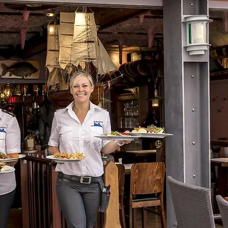 U-nautic Restaurant &