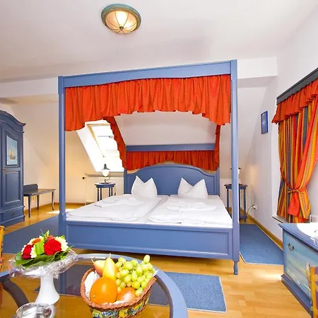 U-nautic Restaurant & بيت ضيافة فارين