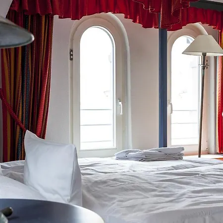 U-nautic Restaurant &